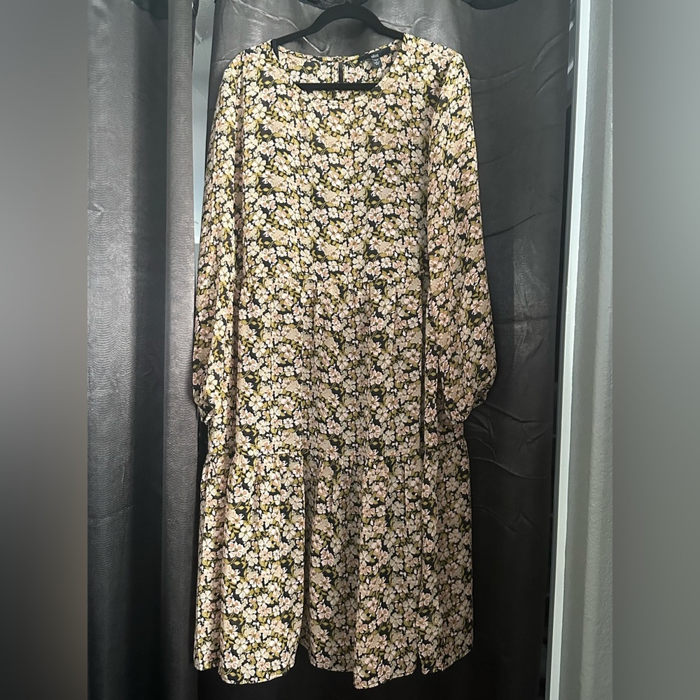 🌻🌻 3 for $15.00 Ellos Cream and Brown Bishop Sleeve Sundress